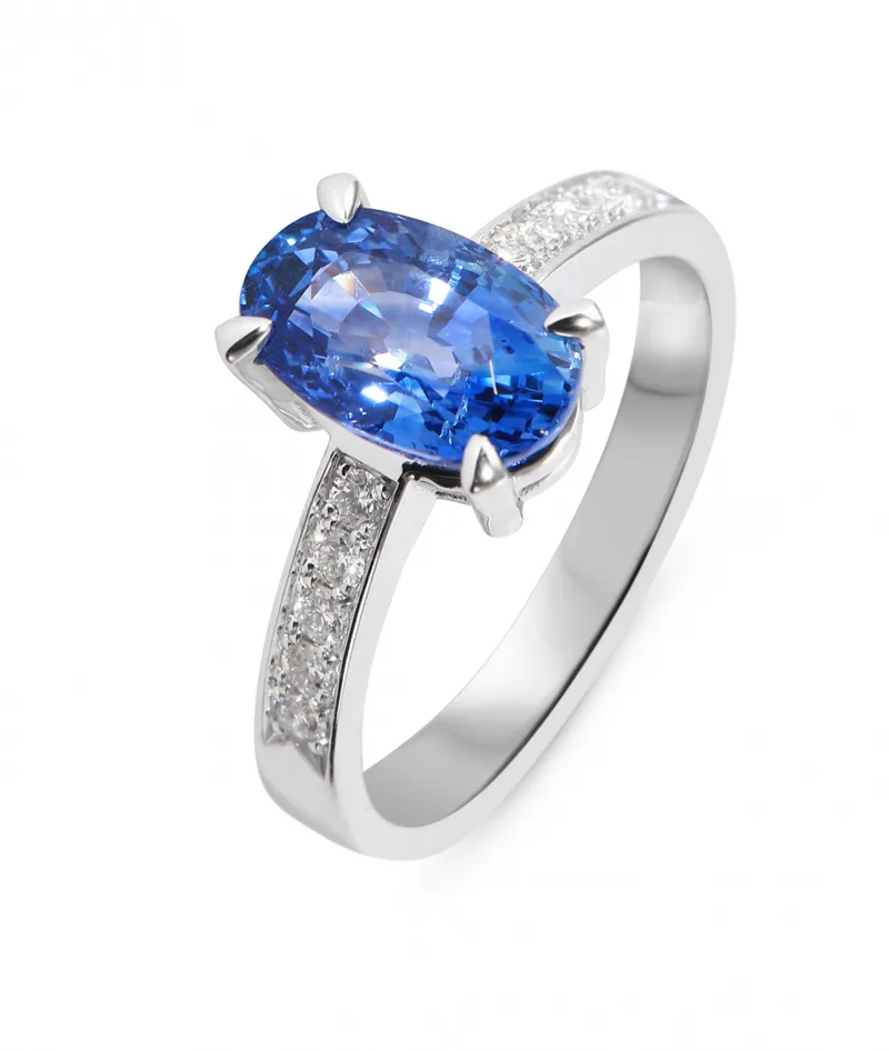 Bague Saphir Bleu de Ceylan Ovale 10x6mm et Diamants en Or Blanc 750 pour femme - Bijoux Trabbia Vuillermoz